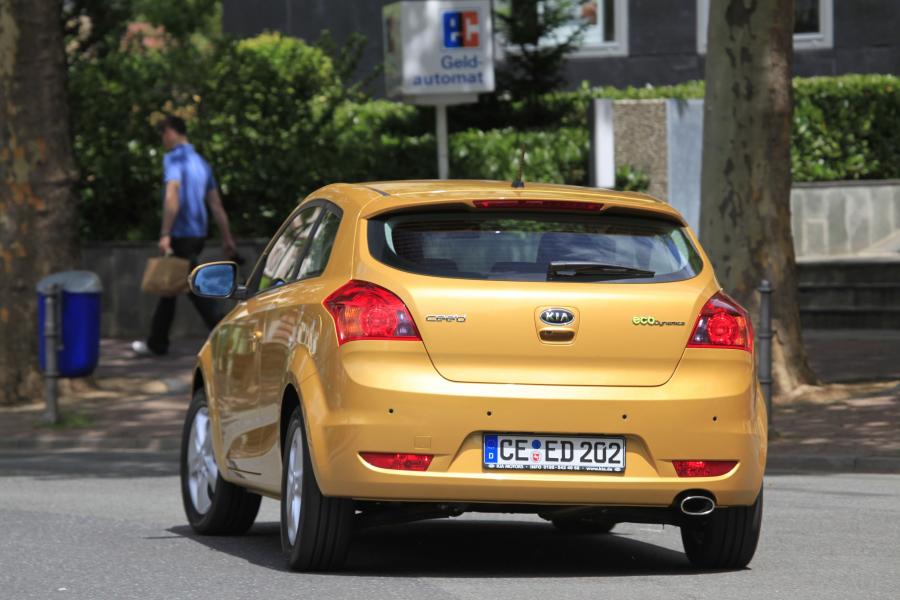 Kia pro_cee&rsquo;d EcoDynamics 2011 года  (фото 23 из 133)